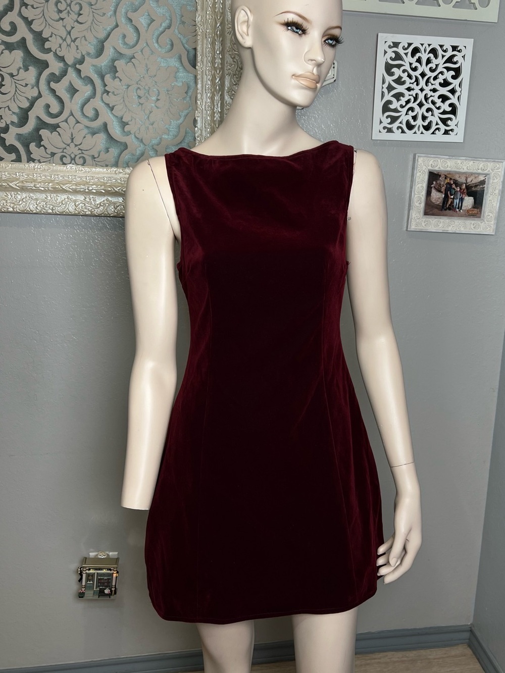 Sleeveless Velvet Shift Dress - Burgundy - Picture 4 of 11